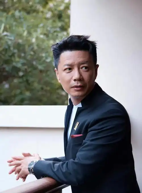 段奕宏:娶演员王瑾,结婚12年无儿无女,依旧把老婆宠成宝