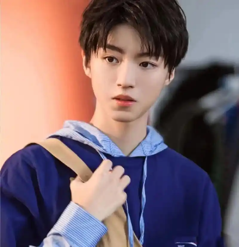 收集50位明星头像(可投稿)第14期王俊凯!