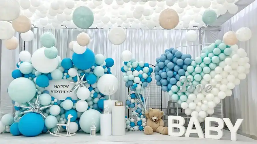 不规则气球背景墙