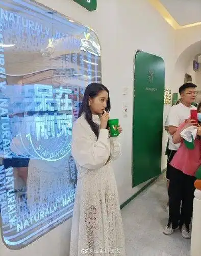 关晓彤路透照曝光 遭网友吐槽"没星相太普通"