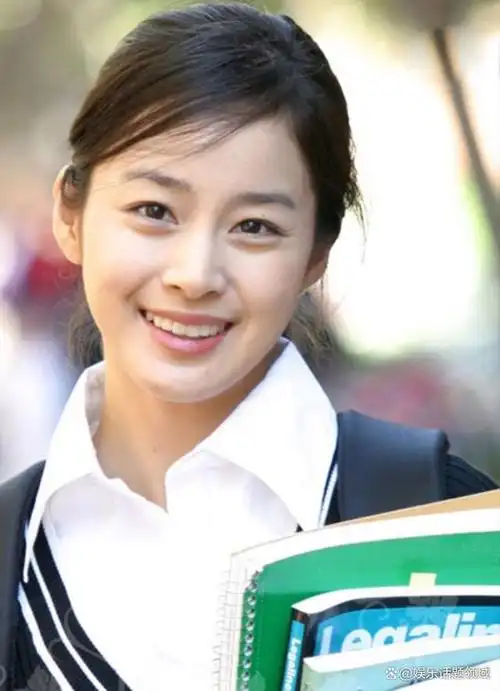 韩国美女当中我最先喜欢的人就是金泰熙.