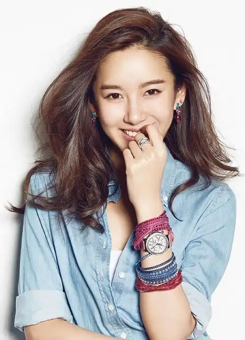 牛萌萌车晓,1982年6月12日出生于北京市,中国内地女演员,毕业于北京