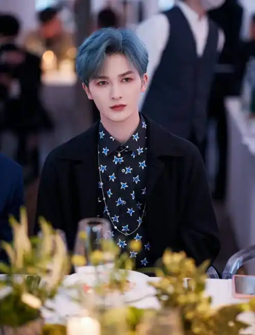 偶像剧男主角长相,人间仙子朱正廷,舞者的优雅穿什么都超好看_感觉