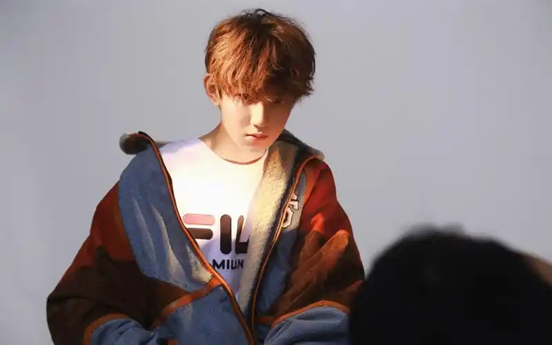 王源帅气写真花絮图片桌面壁纸高清大图预览1920×1200_大陆明星下载