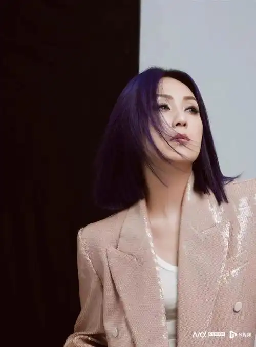 杨千嬅官宣加盟华纳探索音乐新旅程