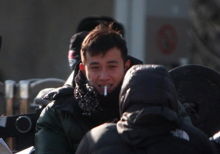 文章火锅店吸烟上法制节目 渣男文章又出事了