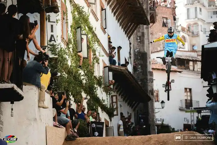 2015塔斯科城市速降赛bernardocruz两度称雄银矿之城