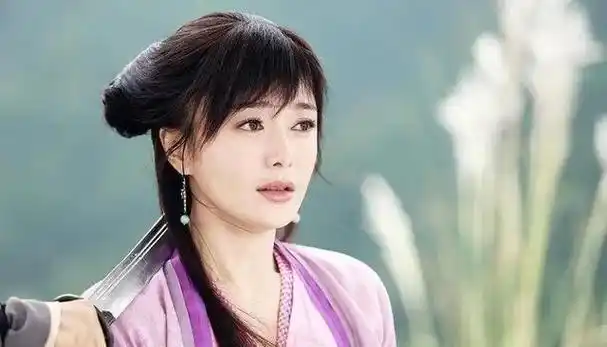 张雪迎演的是小郭襄,也是很快就下线了.