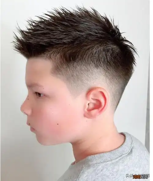 2022年小男孩最新流行发型 10岁一12岁男童发型