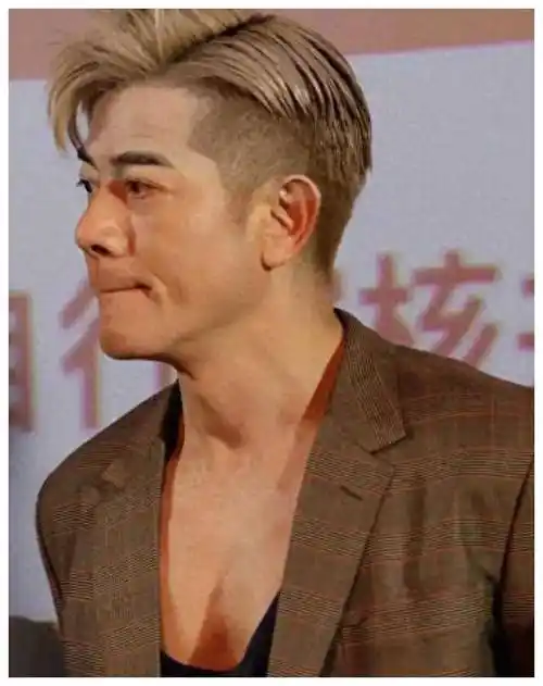 郭富城生图,想不到已近60岁,让方媛花痴连连!_生活