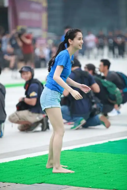 跑男当家花旦杨颖美腿大赏倒数第三张那表情太销魂了