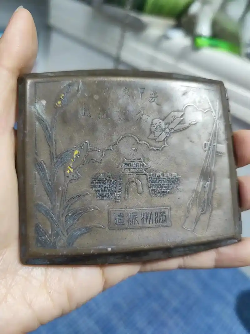 一线老物件 古玩杂项收藏 民国时期的铜烟盒,时代特征明显, - 抖音