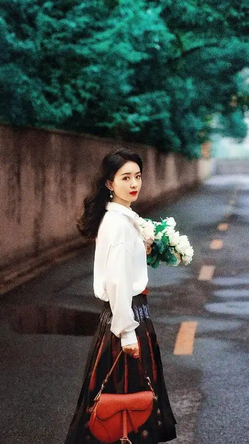 赵丽颖秋冬大片,时尚倩影,秋意浓浓