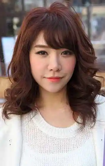 精选五款韩式斜刘海发型,修颜更显气质