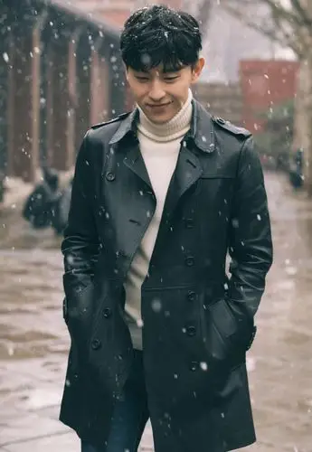 邓伦雪中漫步唯美帅气写真图片18