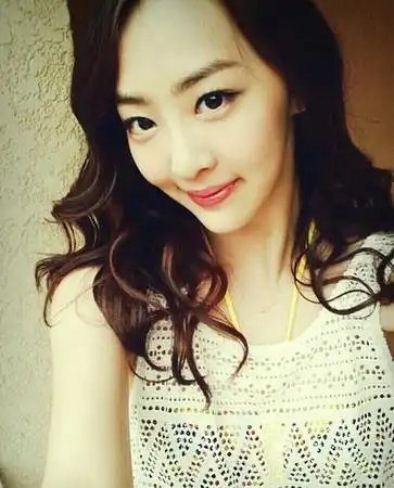 sistar多絮国中糗照被翻出 大饼脸,小眼睛遭疑整很大