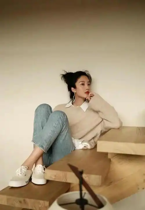 杨采钰真会穿牛仔裤不知道怎么穿搭的可以进来借鉴一下