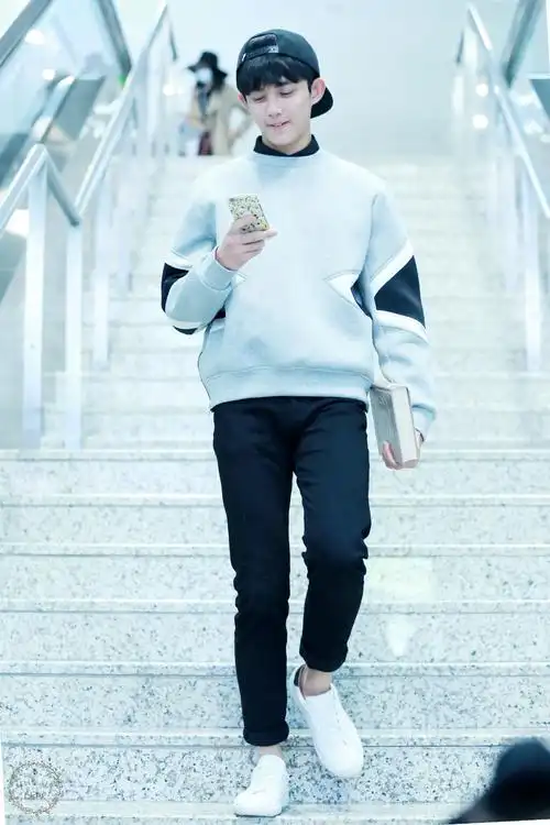 吴磊leo# 151026机场 (cr:@-helloleo-)