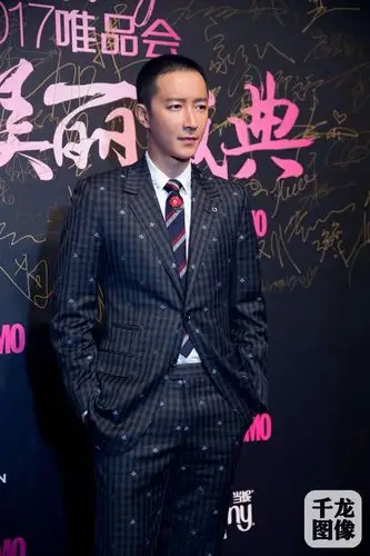 韩庚全新造型出席盛典 获颁"最美人物"大奖