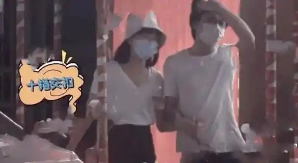 黄龄最新恋情曝光,与高大帅气男友甜蜜逛街,疑似同居试婚