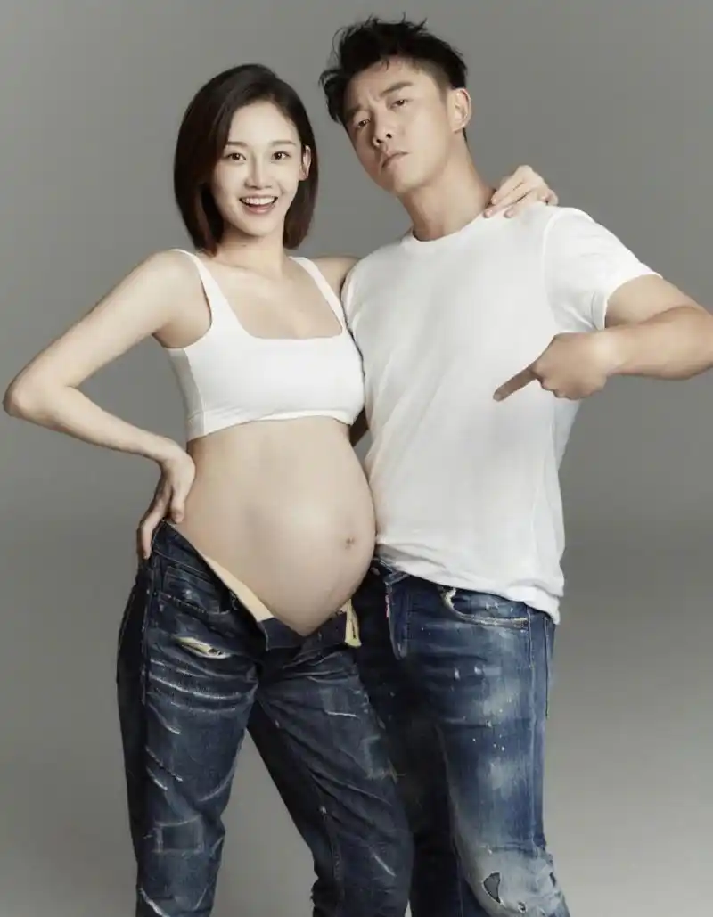 明星孕妇照:恭喜郑恺荣升奶爸!苗苗孕照好 ✨ 『孕妇照 明星孕妇照