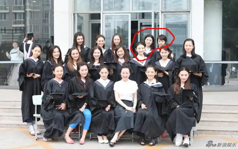 景甜郑爽阚清子三人系同学 罕见大学同框照曝光