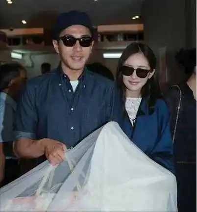 几月前,一段刘恺威与女儿小糯米互动的视频被狗仔拍下并且在网上热传.