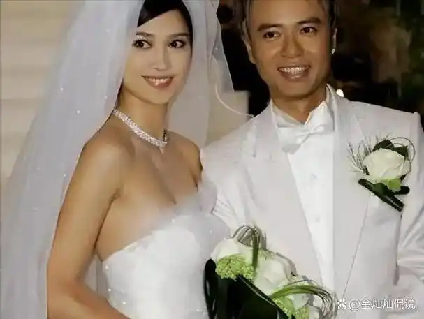 的香港国际饭店举行宴会,有许多业内朋友出席,其中刘德华担任男傧相