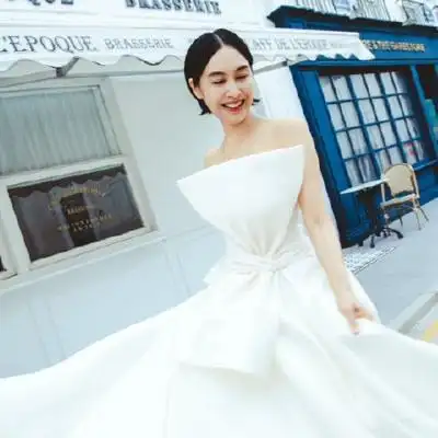 49岁朱茵拍婚纱大片,嫁黄贯中8年颜值在线,笑容甜美如初恋少女