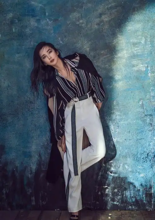 李冰冰成熟优雅时尚杂志封面大片