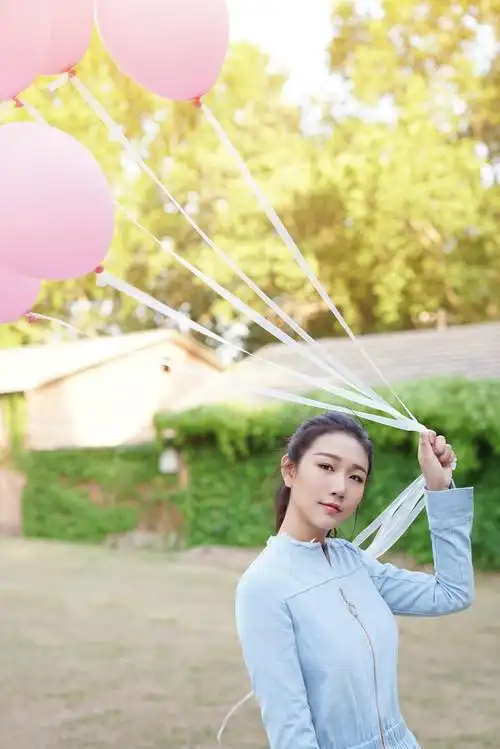 组图:孙露全新唯美写真曝光 新单曲将上线