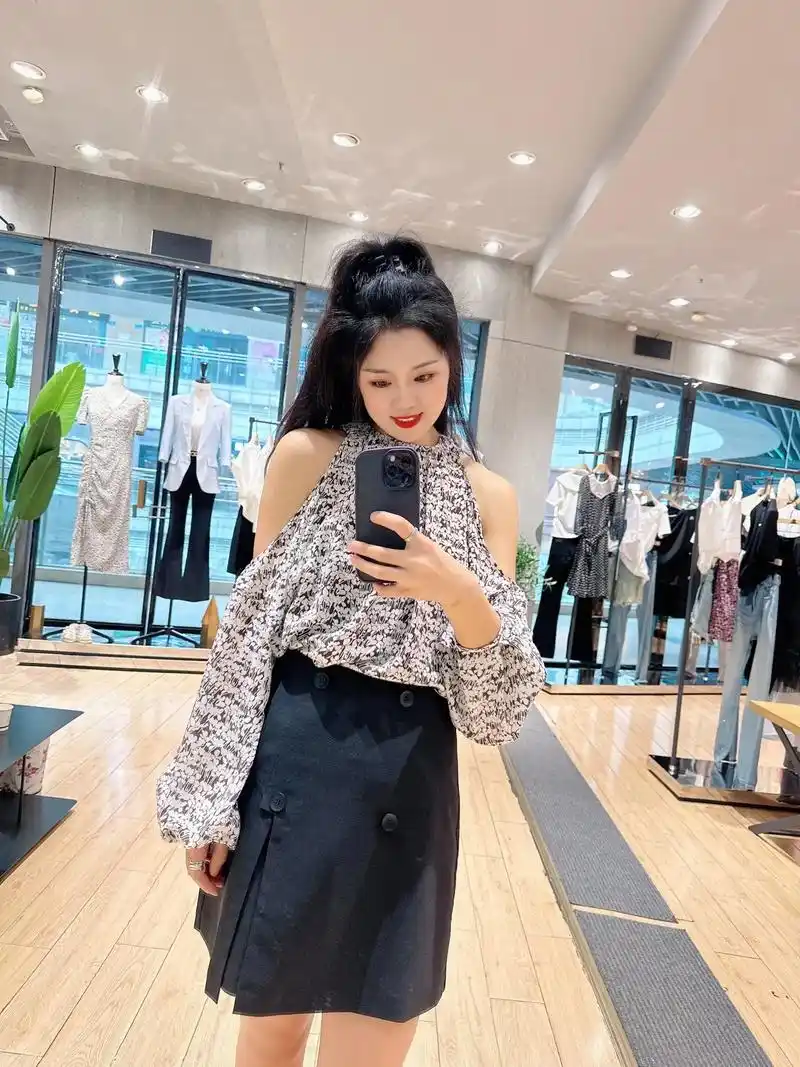 好看的衣服和好看的小姐姐来了🥂.去学习 去经历 去旅游 去 - 抖音