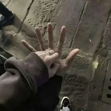 一男一女头像合照手拉手 男生头像图片大全 -【爱个性】