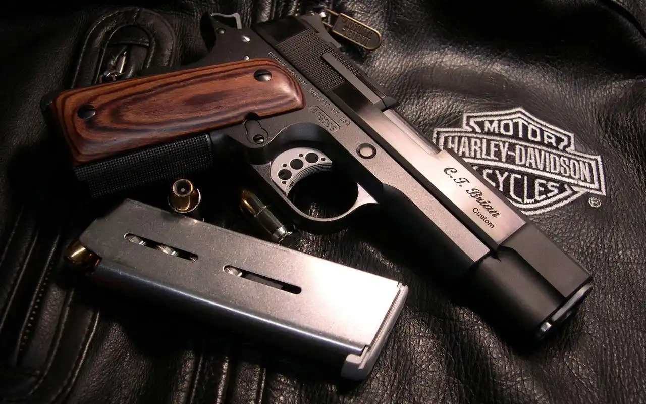 m1911手枪高清桌面壁纸