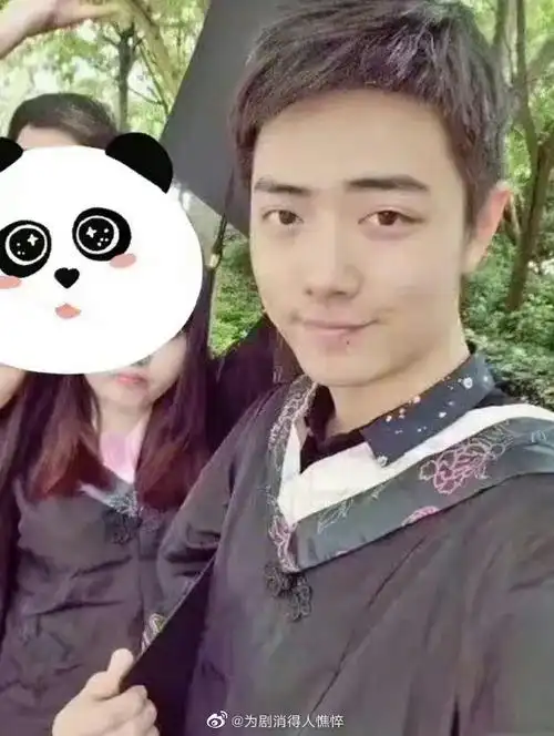 肖战大学时期的旧照