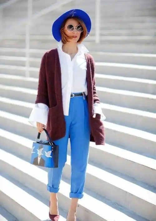 蓝色配什么颜色好看最专业的蓝色穿搭解析