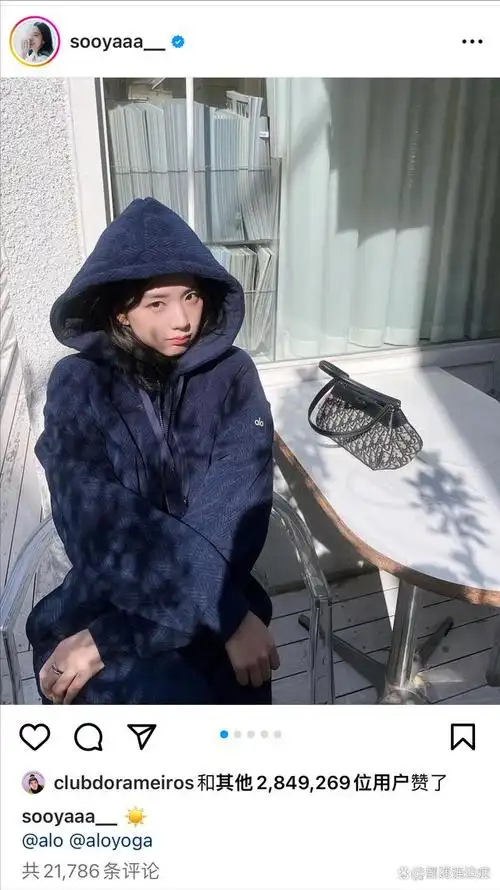 blackpink金智秀微笑温暖而迷人成为众人瞩目的焦点