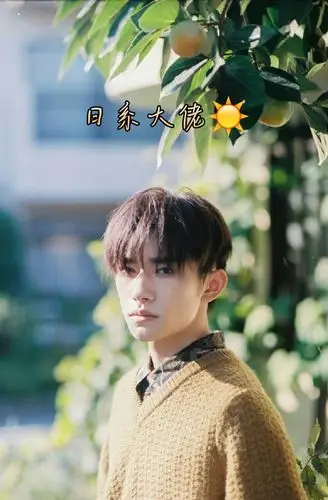 又把鹤儿穿在身上了7815 #易烊千玺# #一心一意易烊千玺# #千纸鹤