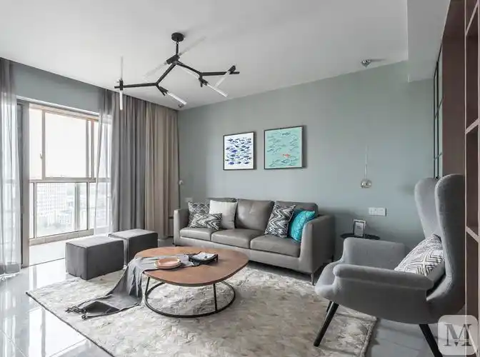 客厅的整个色调是灰蓝色,不似蓝色那么亮眼,这是一种舒服,耐久可视的