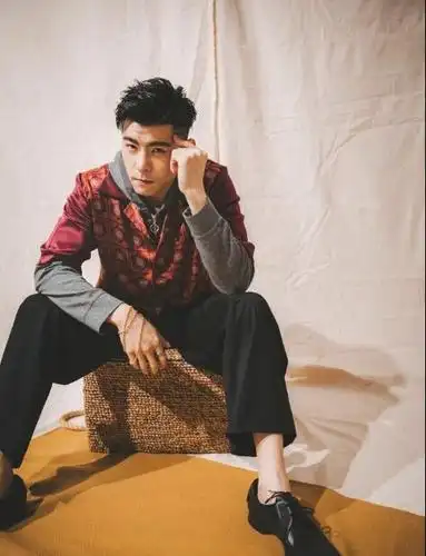 王柏杰是弯的吗,传言他的男友是谁