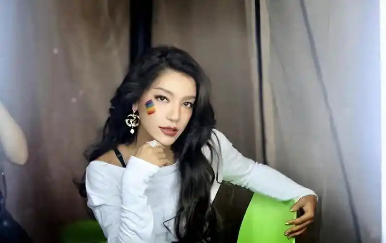 回顾超女冠军江映蓉因整容失败像怪物全身只剩眼珠是自己的