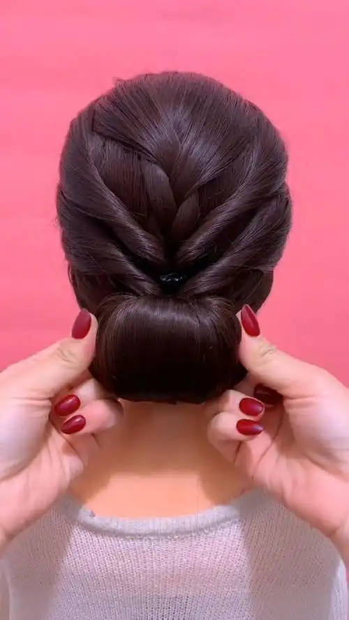 40岁的妈妈们可以这样扎头发,保留气质的同时又显年轻