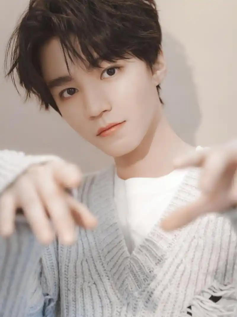 王俊凯也太帅了吧,越看越喜欢他