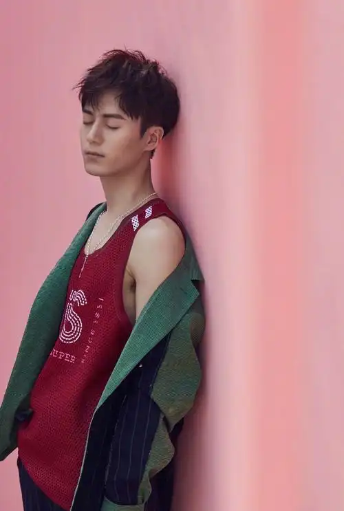 茅子俊运动范时尚写真