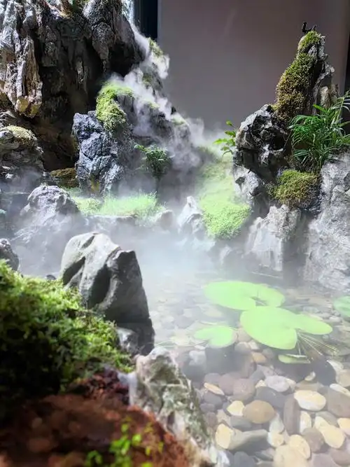室内山水室内景观室内园林假山流水雾气缭绕家居环境