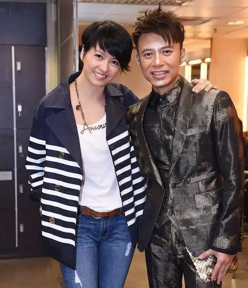 2011年10月,梁咏琪宣布与老公在西班牙的地中海小岛伊比萨岛举行婚礼