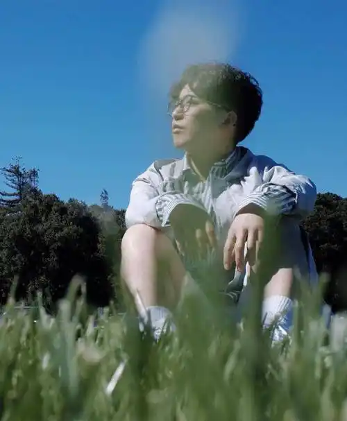 颜值超高不输蔡徐坤,c位出道也没问题_姚译添_造型_气息