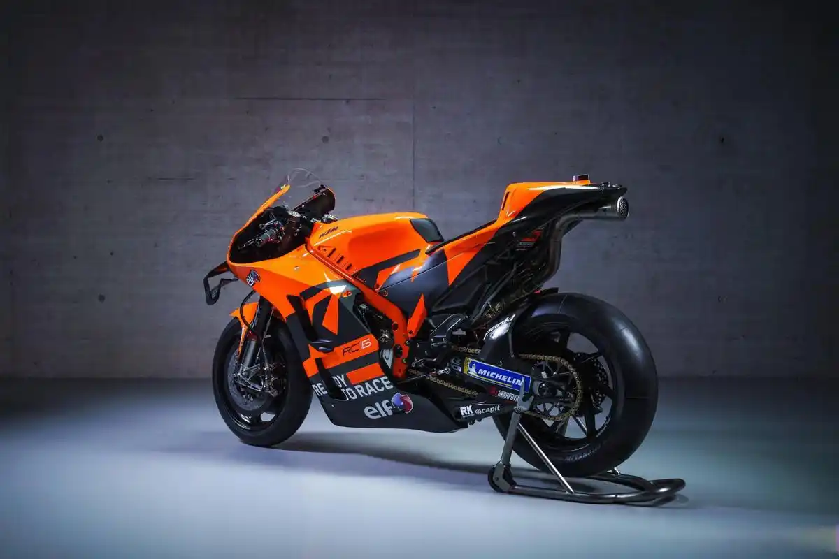 ktm rc16赛车高清图,实在只有8张,第九张只能凑数!强迫症,请原谅!
