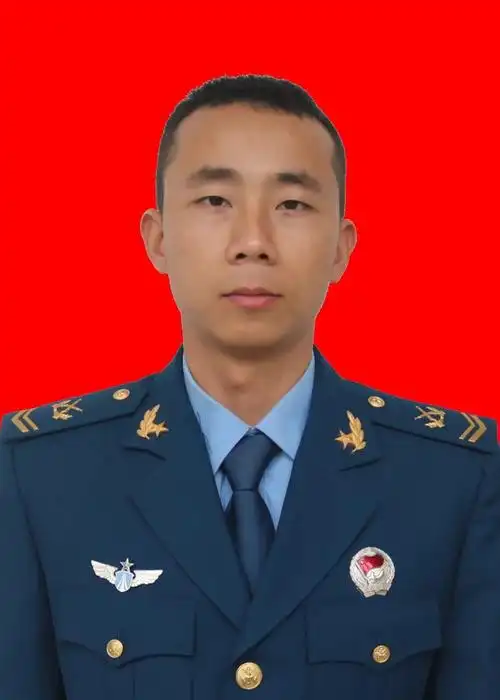 最美战士:李力李力,男,汉族,湖北荆门人,上士军衔,大专学历,1989年2月