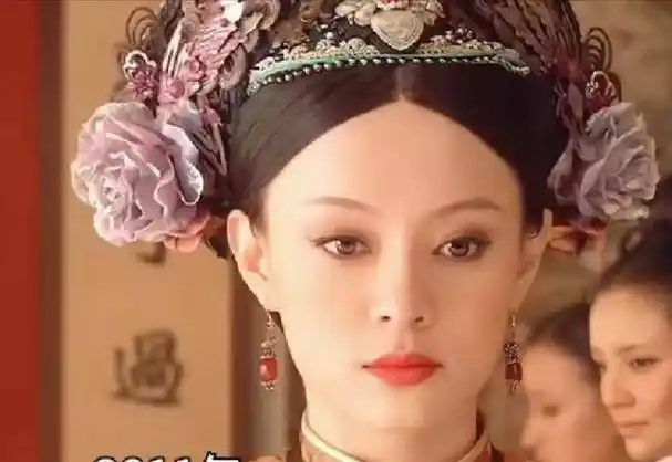 拍摄《玉观音》时,孙俪只有21岁,眼睛明亮,牙齿洁白,脸蛋年轻灵动